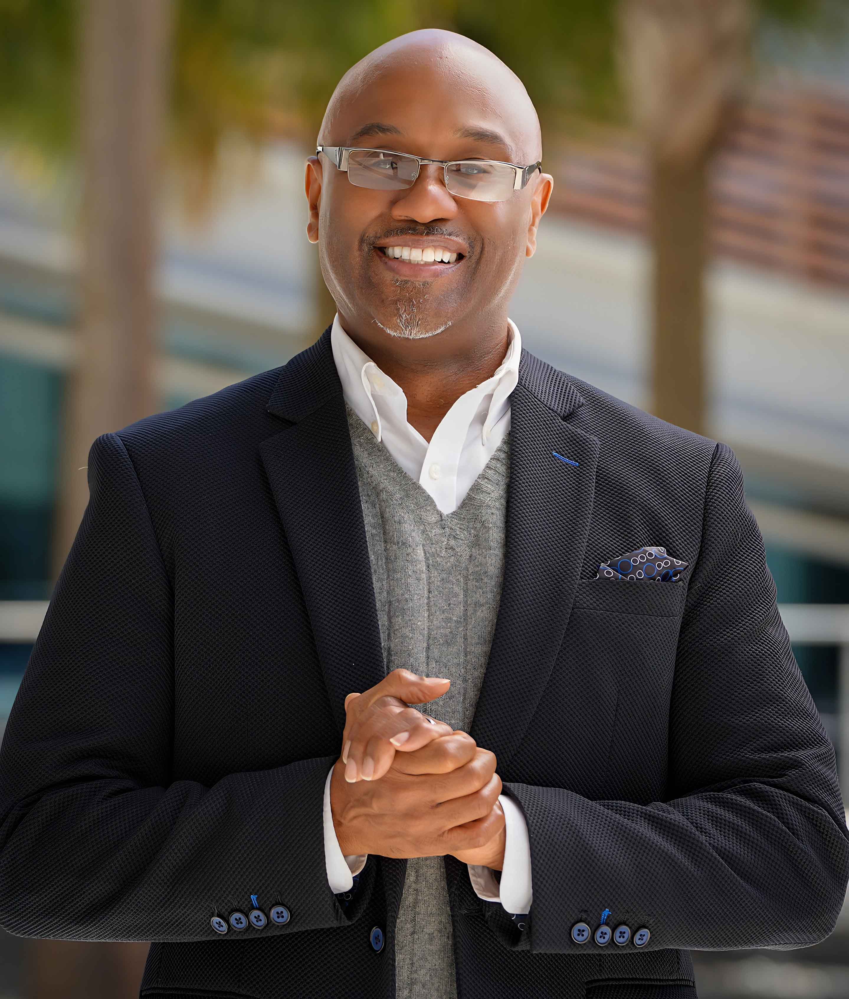 Julian Owens headshot